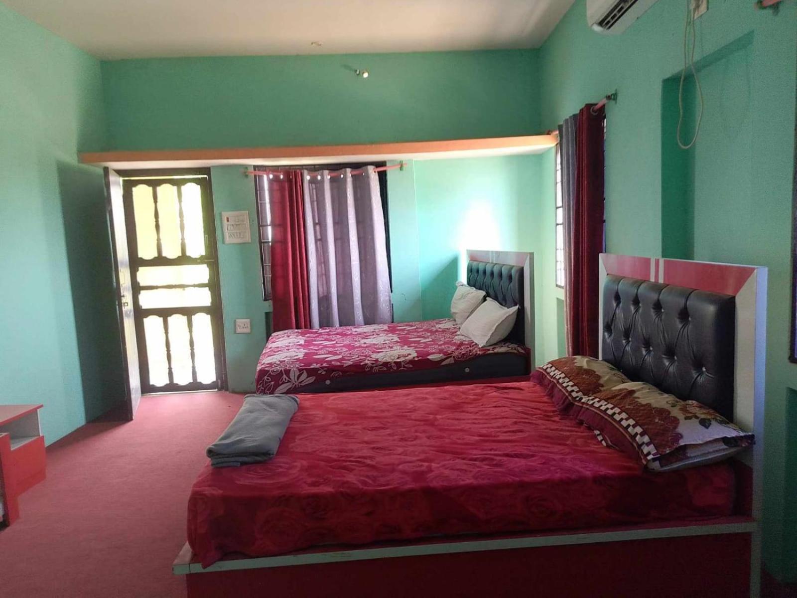 Subha Laxmi Hotel & Lodge Bahāsi Eksteriør bilde